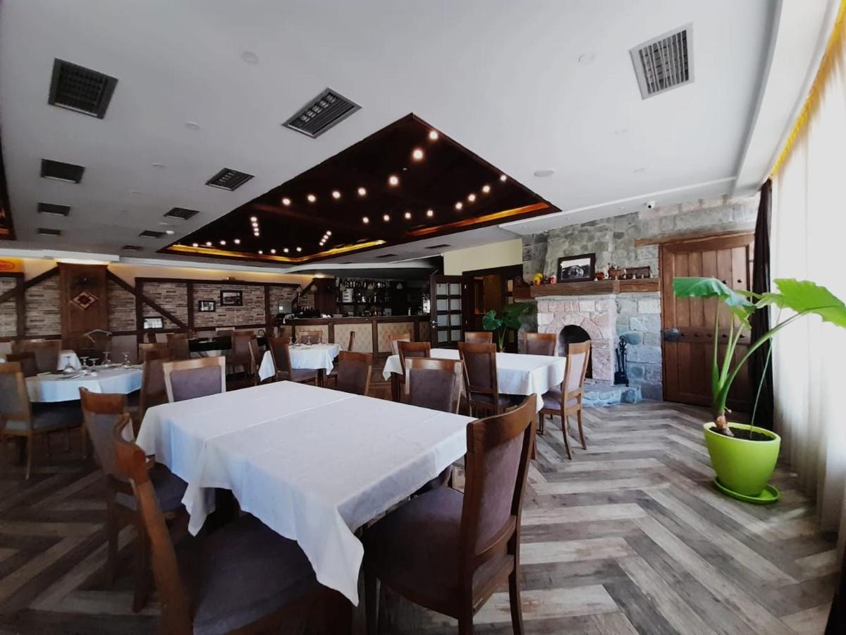 Hotel Happy Gjakova Zewnętrze zdjęcie