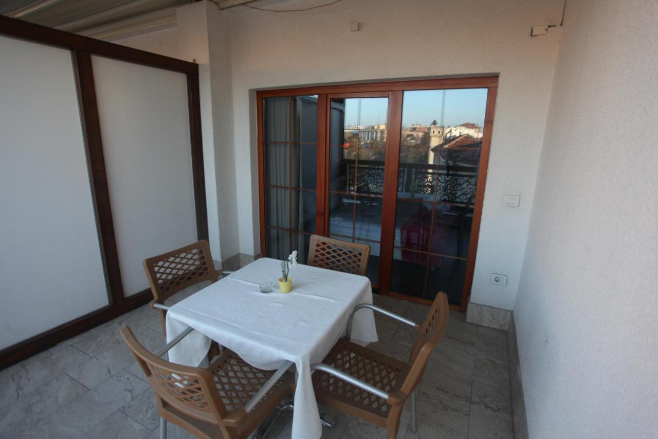 Hotel Happy Gjakova Zewnętrze zdjęcie