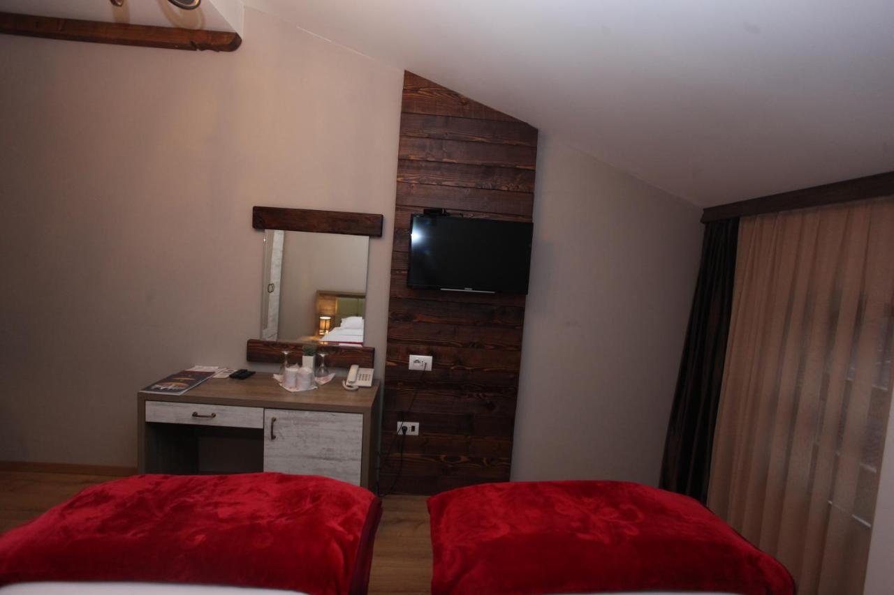 Hotel Happy Gjakova Zewnętrze zdjęcie