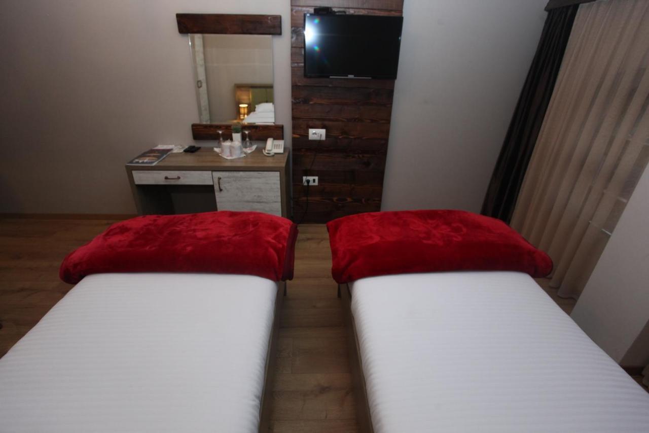 Hotel Happy Gjakova Zewnętrze zdjęcie