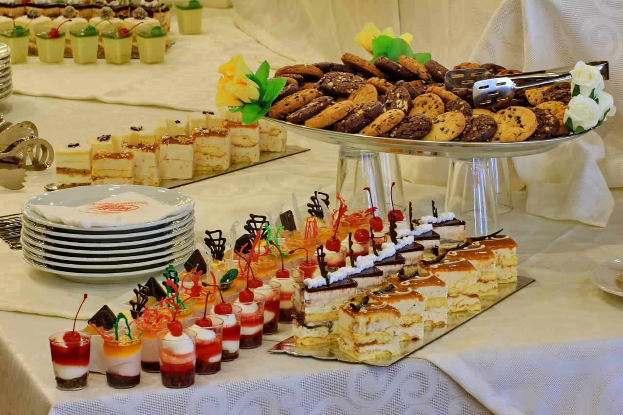 Hotel Happy Gjakova Zewnętrze zdjęcie