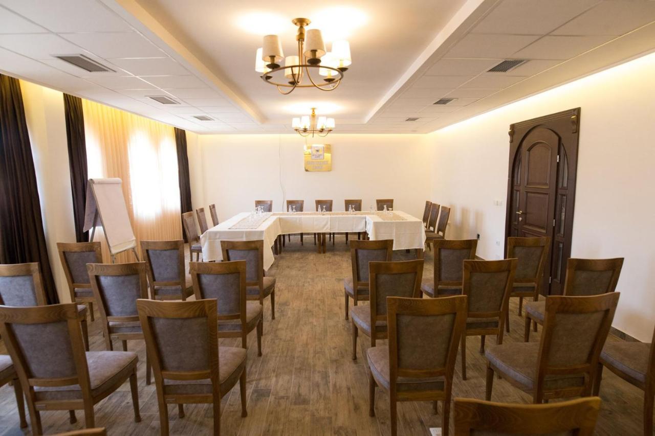 Hotel Happy Gjakova Zewnętrze zdjęcie